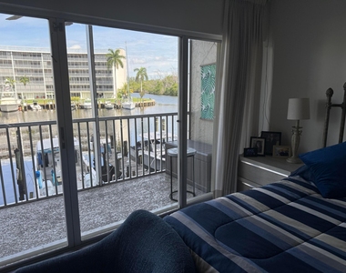 1537 E Hillsboro Boulevard - Photo Thumbnail 7
