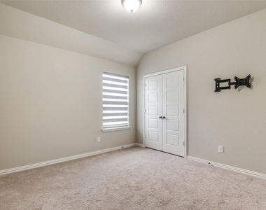 708 Dusty Trail - Photo Thumbnail 27