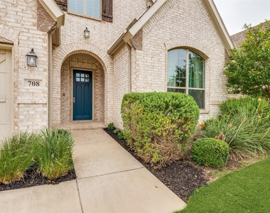 708 Dusty Trail - Photo Thumbnail 2