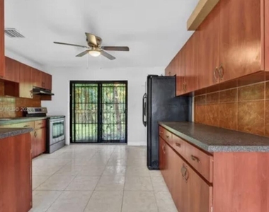 11120 Nw 6th Avenue - Photo Thumbnail 4