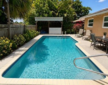 6528 Country Wood Way - Photo Thumbnail 12