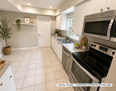 6528 Country Wood Way - Photo Thumbnail 5