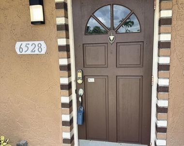 6528 Country Wood Way - Photo Thumbnail 15