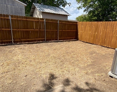 1302 Berry Drive - Photo Thumbnail 8