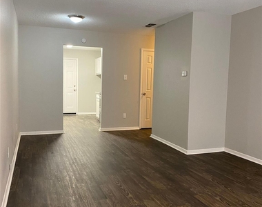 1302 Berry Drive - Photo Thumbnail 7