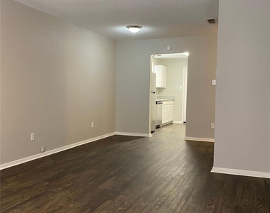 1302 Berry Drive - Photo Thumbnail 6