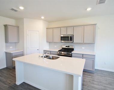 1610 Fields View Drive - Photo Thumbnail 4