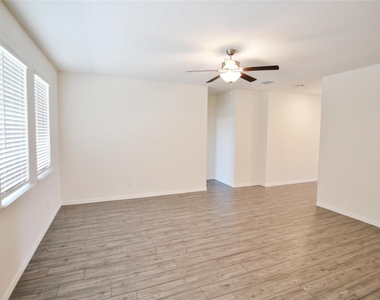 1610 Fields View Drive - Photo Thumbnail 10