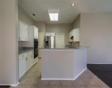 10804 Huntington Road - Photo Thumbnail 12