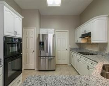 10804 Huntington Road - Photo Thumbnail 16