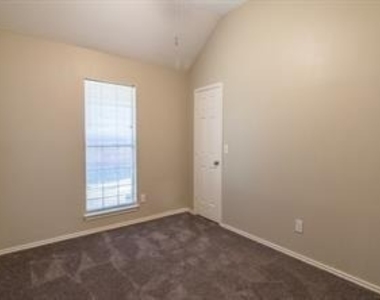 10804 Huntington Road - Photo Thumbnail 22