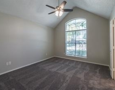 10804 Huntington Road - Photo Thumbnail 17