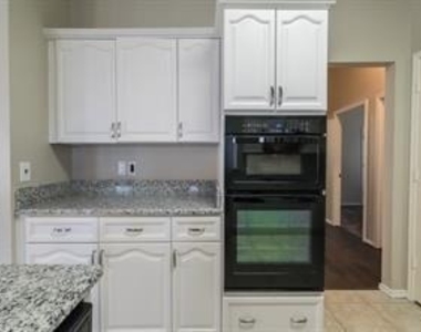 10804 Huntington Road - Photo Thumbnail 15