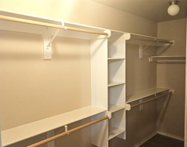 2108 Ingrid Lane - Photo Thumbnail 9