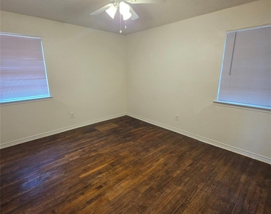 9421 Bluffcreek Drive - Photo Thumbnail 5