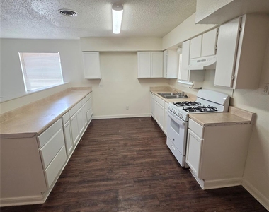 9421 Bluffcreek Drive - Photo Thumbnail 3