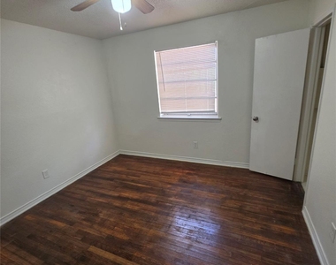 9421 Bluffcreek Drive - Photo Thumbnail 7