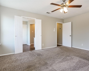 8128 Modesto Drive - Photo Thumbnail 9