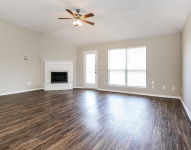8128 Modesto Drive - Photo Thumbnail 2