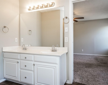 8128 Modesto Drive - Photo Thumbnail 14