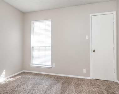8128 Modesto Drive - Photo Thumbnail 12