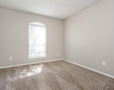 8128 Modesto Drive - Photo Thumbnail 13