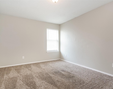 8128 Modesto Drive - Photo Thumbnail 10