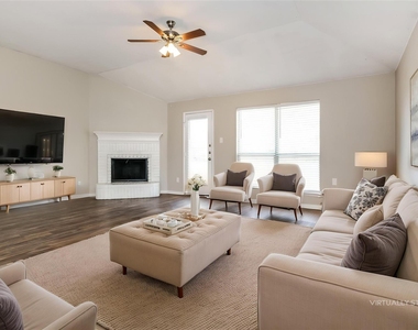 8128 Modesto Drive - Photo Thumbnail 3