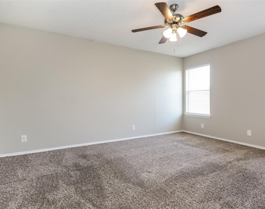 8128 Modesto Drive - Photo Thumbnail 7