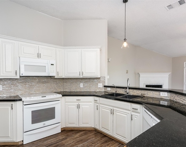 8128 Modesto Drive - Photo Thumbnail 6
