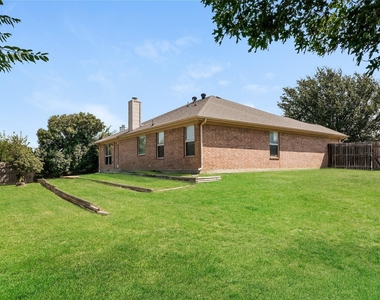 8128 Modesto Drive - Photo Thumbnail 16