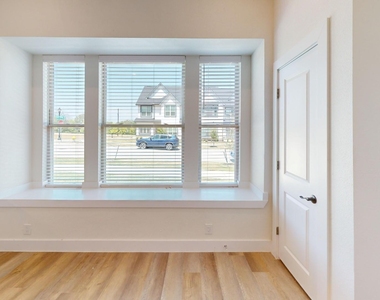 333 Buck Ridge Drive - Photo Thumbnail 2