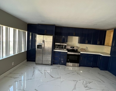 1699 Nw 7th Terrace - Photo Thumbnail 9