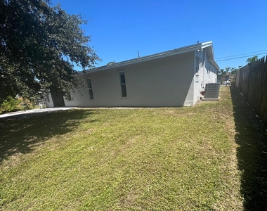1699 Nw 7th Terrace - Photo Thumbnail 7