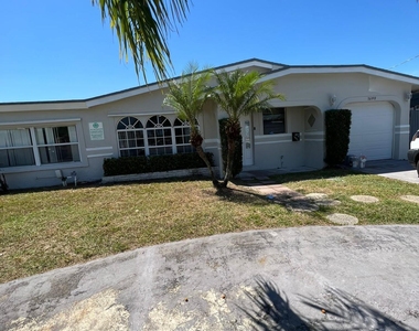 1699 Nw 7th Terrace - Photo Thumbnail 2