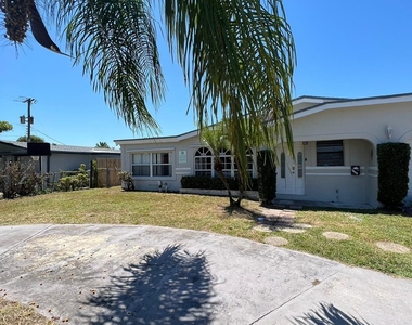 1699 Nw 7th Terrace - Photo Thumbnail 4
