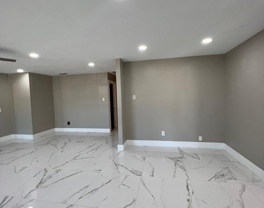 1699 Nw 7th Terrace - Photo Thumbnail 11