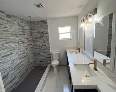 1699 Nw 7th Terrace - Photo Thumbnail 15