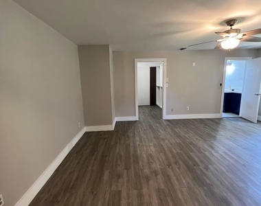 1699 Nw 7th Terrace - Photo Thumbnail 17
