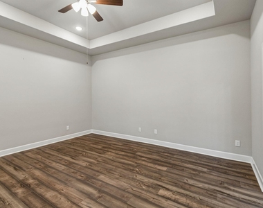 4717 Beaver Creek Drive - Photo Thumbnail 12