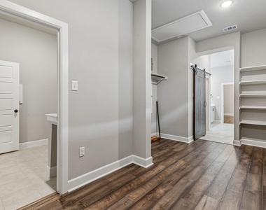 4717 Beaver Creek Drive - Photo Thumbnail 16