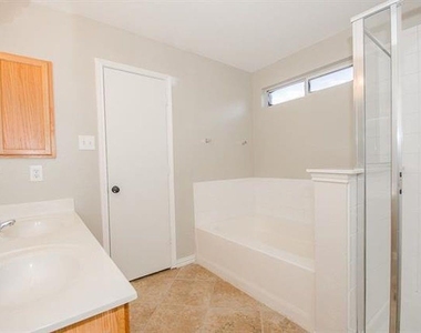 2152 Royal Acres Trail - Photo Thumbnail 16