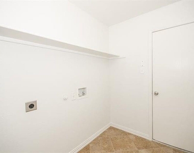 2152 Royal Acres Trail - Photo Thumbnail 5