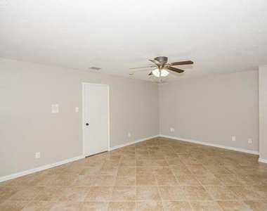 2152 Royal Acres Trail - Photo Thumbnail 10