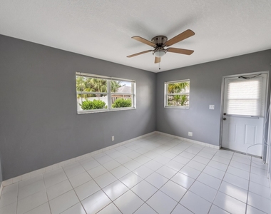 1240 Se 3rd Court - Photo Thumbnail 4