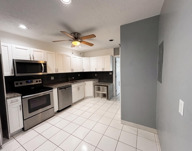 1240 Se 3rd Court - Photo Thumbnail 2