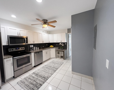 1240 Se 3rd Court - Photo Thumbnail 3