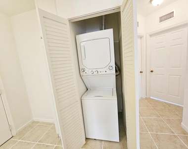 1157 Golden Lakes Boulevard - Photo Thumbnail 16