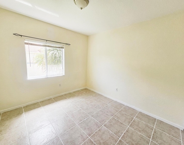 1157 Golden Lakes Boulevard - Photo Thumbnail 9