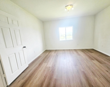 1157 Golden Lakes Boulevard - Photo Thumbnail 12
